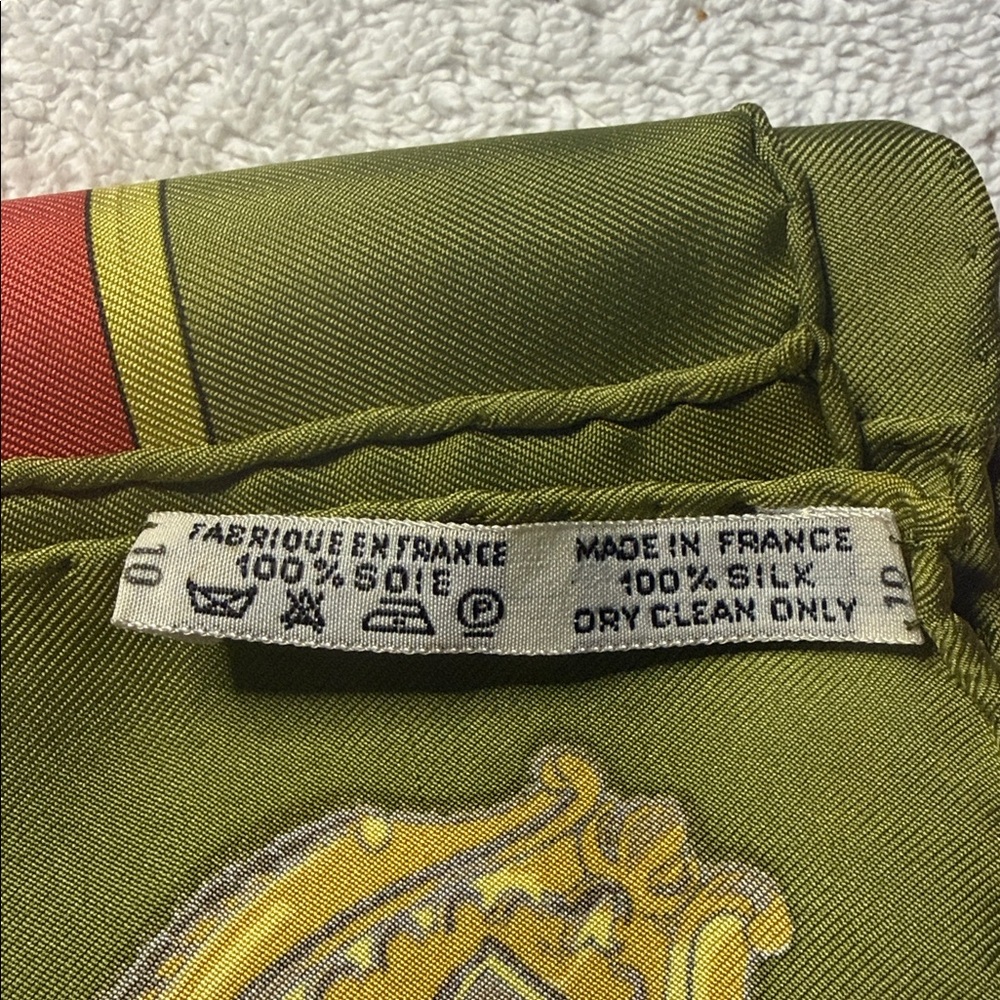 Hermes scarf Carre 90 100% Silk - Picture 10 of 10